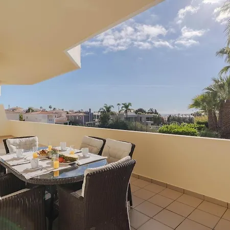 Apartamento Palm Breeze Retreat In W Pool And Balcony By Lisbeyond *