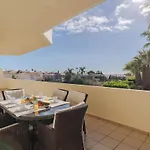 Apartman Palm Breeze Retreat In W Pool And Balcony By Lisbeyond *