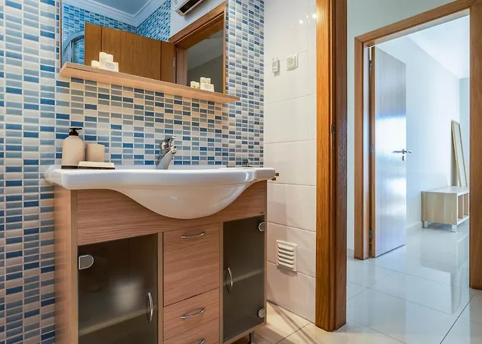 Palm Breeze Retreat In W Pool And Balcony By Lisbeyond Apartamento Albufeira