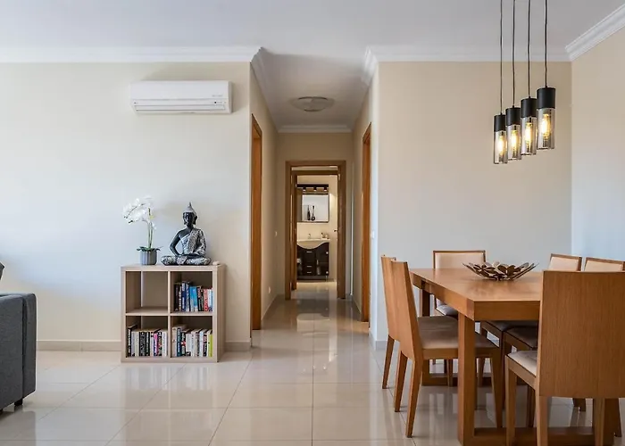 Apartamento Palm Breeze Retreat In W Pool And Balcony By Lisbeyond *