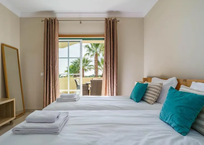 Apartamento Palm Breeze Retreat In W Pool And Balcony By Lisbeyond