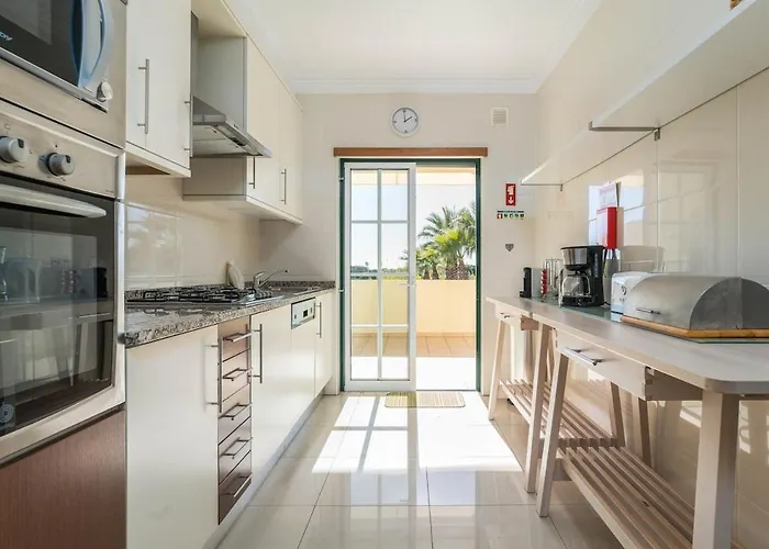 Palm Breeze Retreat In W Pool And Balcony By Lisbeyond Apartamento Albufeira