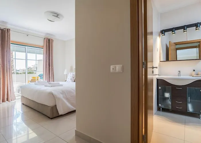 Apartamento Palm Breeze Retreat In W Pool And Balcony By Lisbeyond Albufeira