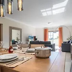 Apartmán Palm Breeze Retreat In W Pool And Balcony By Lisbeyond