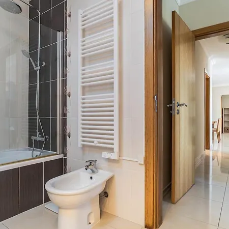 Palm Breeze Retreat In W Pool And Balcony By Lisbeyond Appartement *