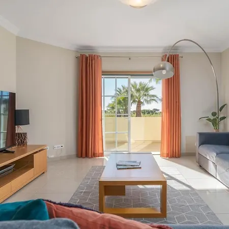 Palm Breeze Retreat In W Pool And Balcony By Lisbeyond דירה אלבופיירה