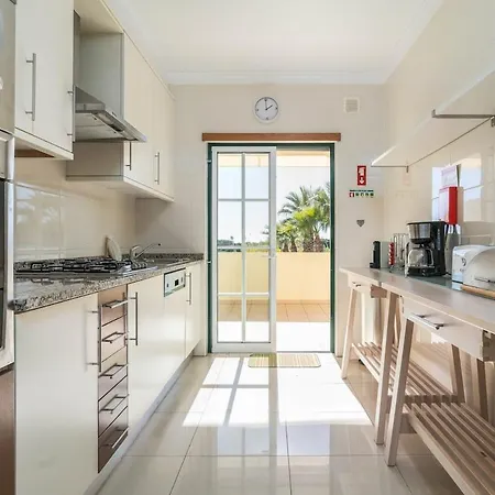 Palm Breeze Retreat In W Pool And Balcony By Lisbeyond דירה אלבופיירה