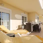 Palm Breeze Retreat In W Pool And Balcony By Lisbeyond البوفيرا