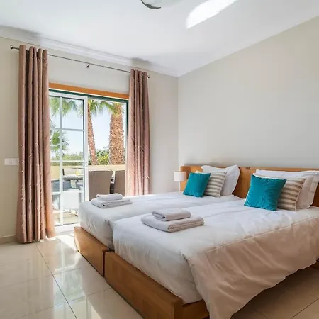 Palm Breeze Retreat In W Pool And Balcony By Lisbeyond