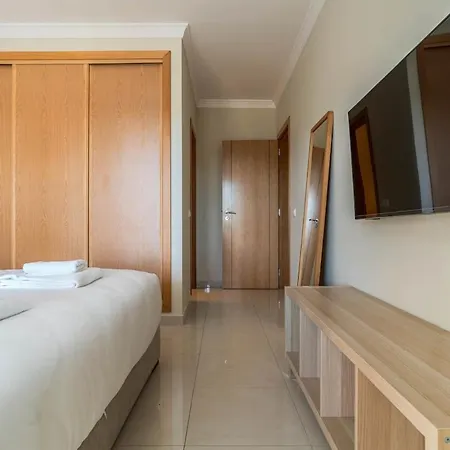 Palm Breeze Retreat In W Pool And Balcony By Lisbeyond Apartment *